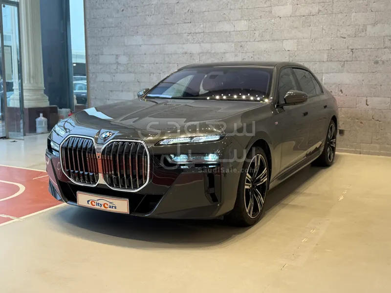 2023 بي ام دبليو الفئة السابعة 735أي