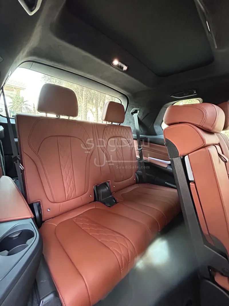 2023 BMW X Series 7 M kit