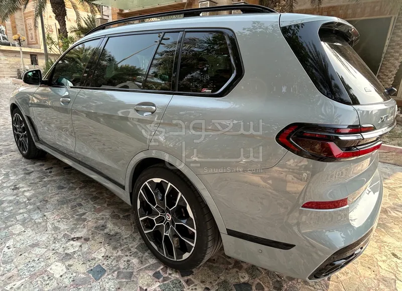 2023 BMW X Series 7 M kit