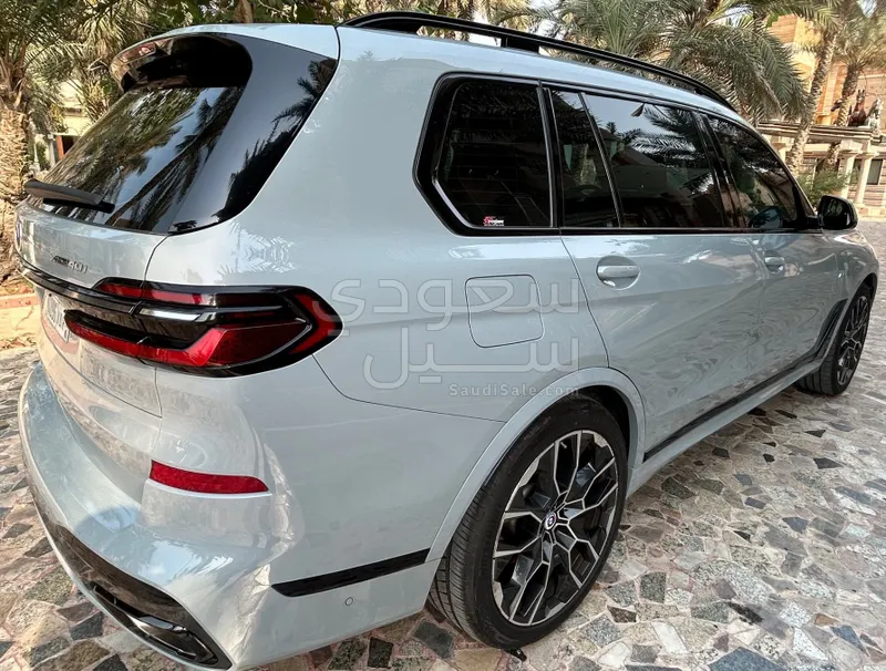 2023 BMW X Series 7 M kit