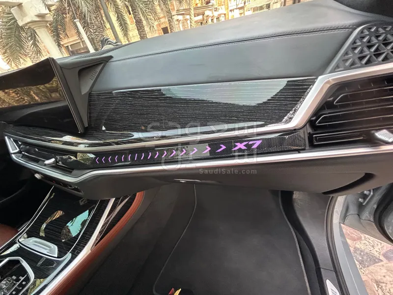 2023 BMW X Series 7 M kit