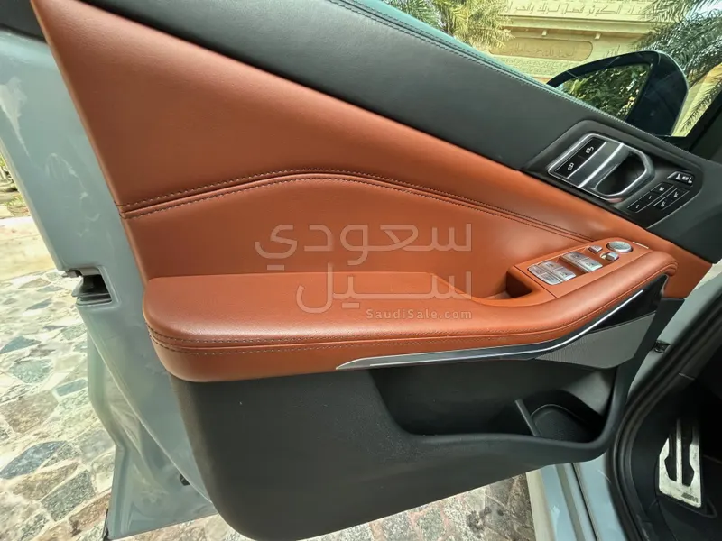 2023 BMW X Series 7 M kit