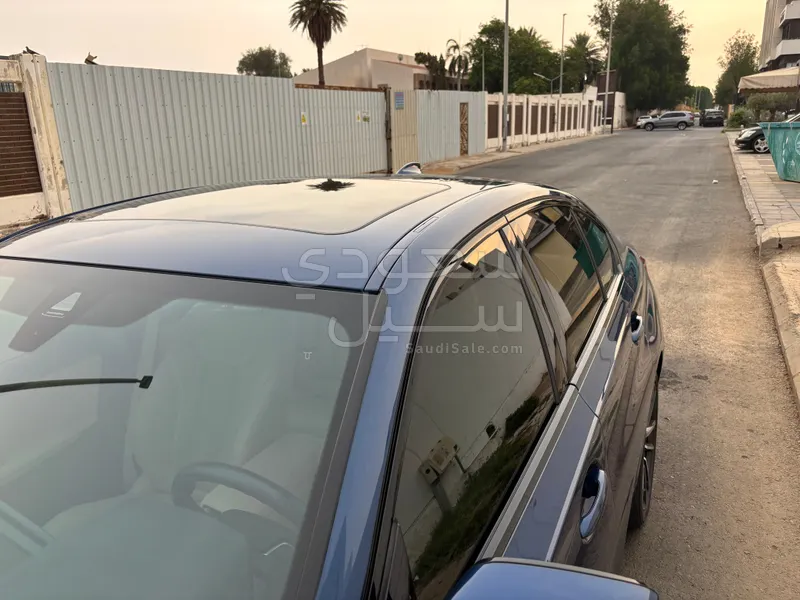 2022 بي ام دبليو الفئة الثالثة 330 أي