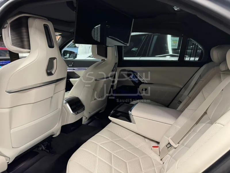 2024 BMW 7 Series 735Li