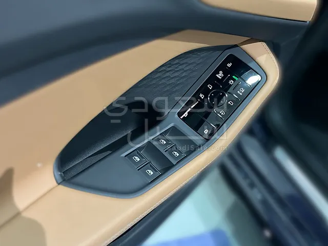 2025 اودي اي 5 40 تي اف اس اي اس لاين
