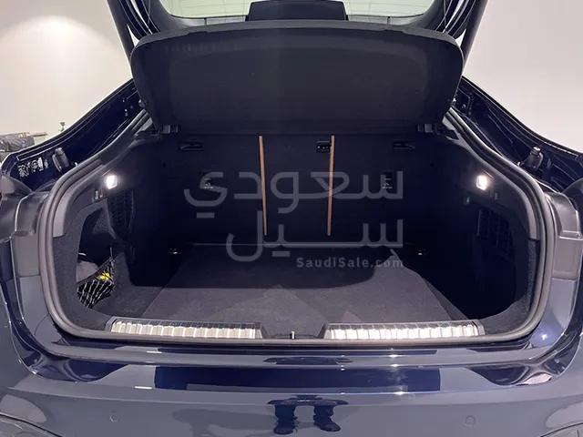2025 اودي اي 5 40 تي اف اس اي اس لاين