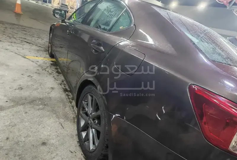 2012 لكزس إي إس 300