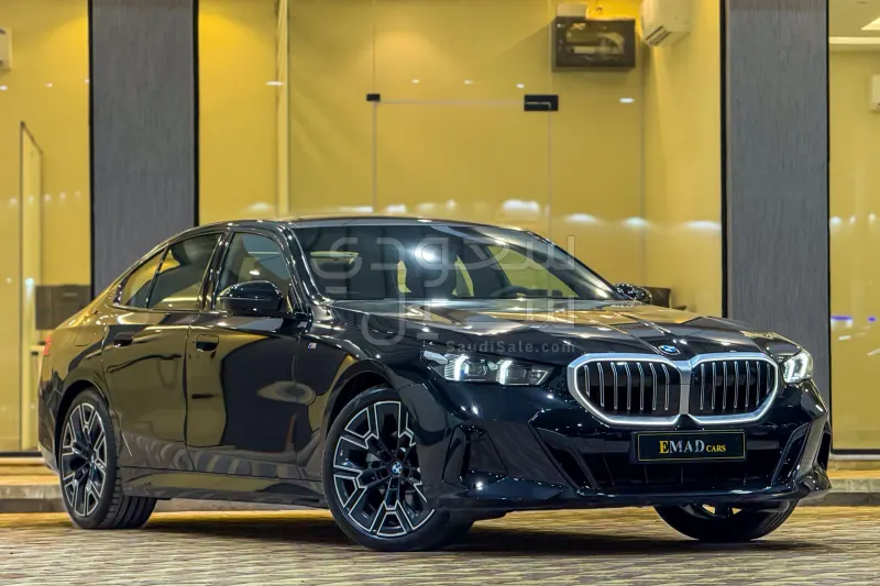 2025 BMW 5 Series 520i Mkit