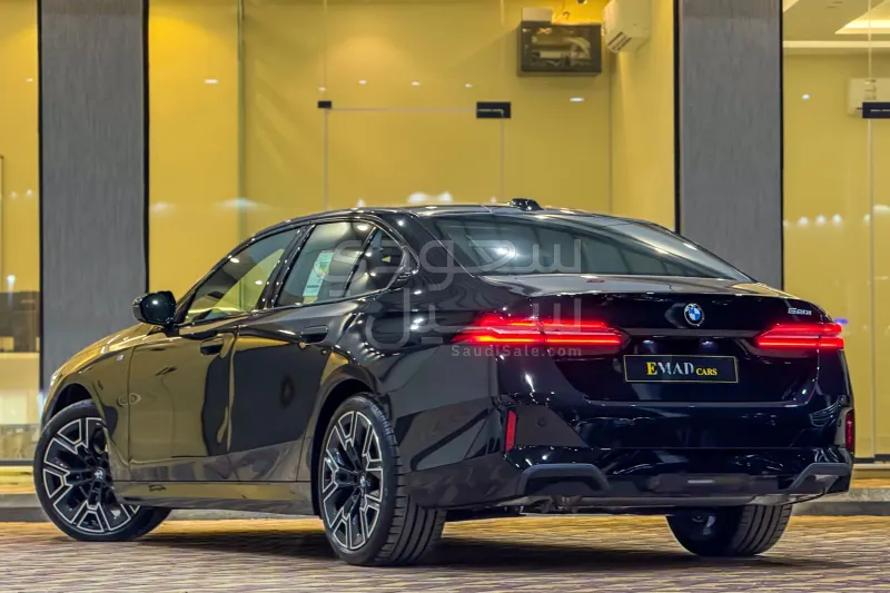 2025 BMW 5 Series 520i Mkit