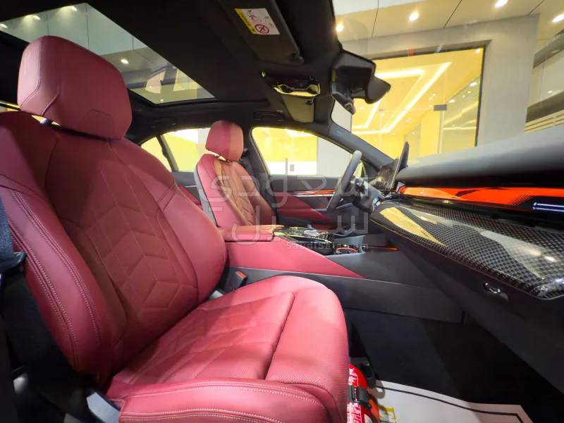 2025 BMW 5 Series 520i Mkit