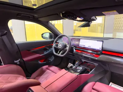 2025 BMW 5 Series 520i Mkit