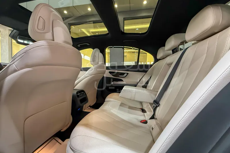 2025 Mercedes-Benz E 200