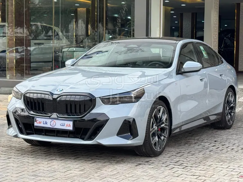 2025 BMW 5 Series 520i Mkit