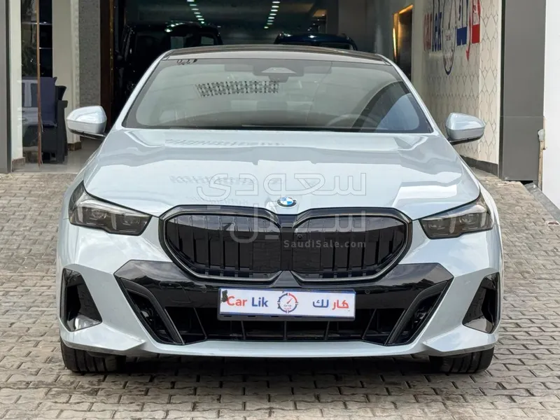 2025 BMW 5 Series 520i Mkit