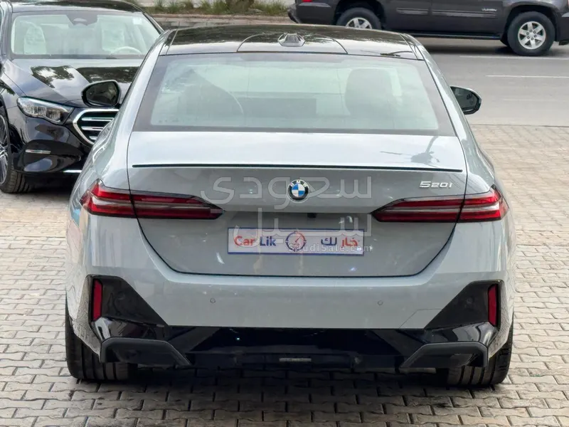 2025 BMW 5 Series 520i Mkit