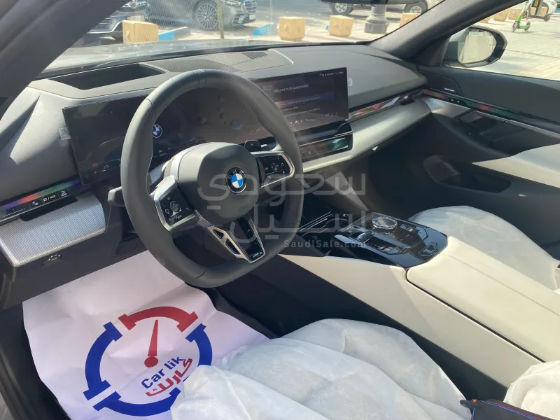 2025 BMW 5 Series 520i Mkit