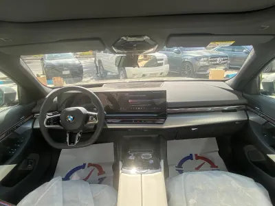 2025 BMW 5 Series 520i Mkit