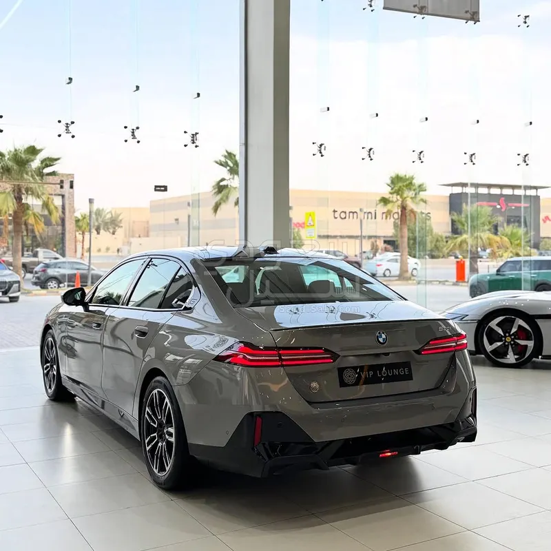 2024 BMW 5 Series 520i