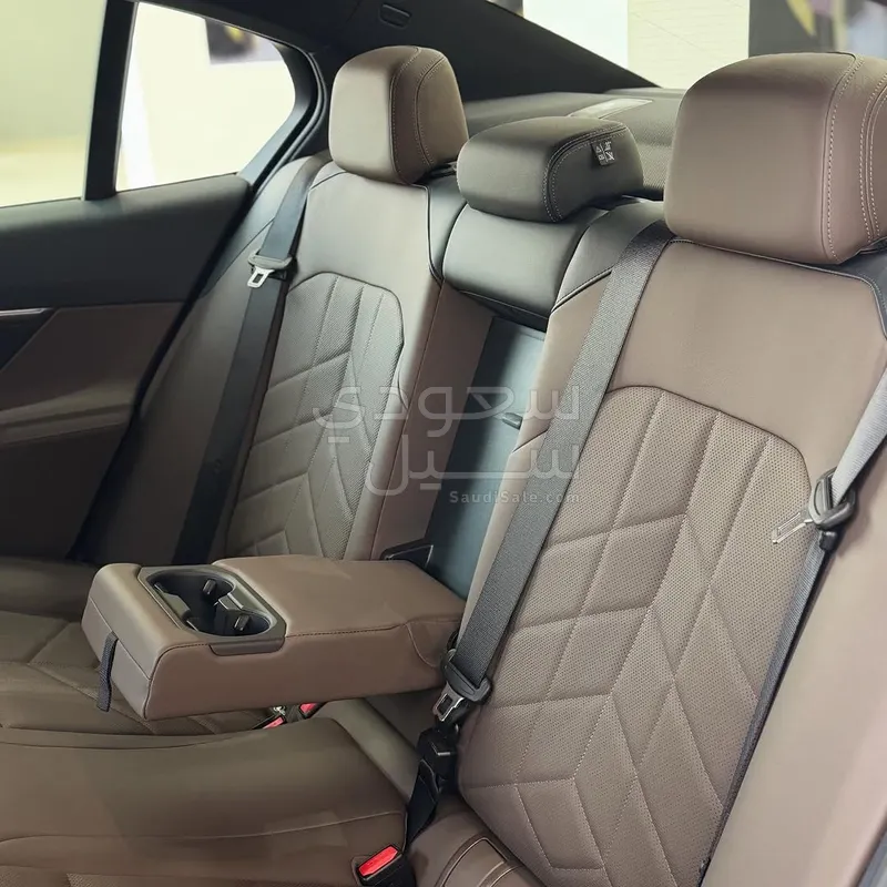 2024 BMW 5 Series 520i