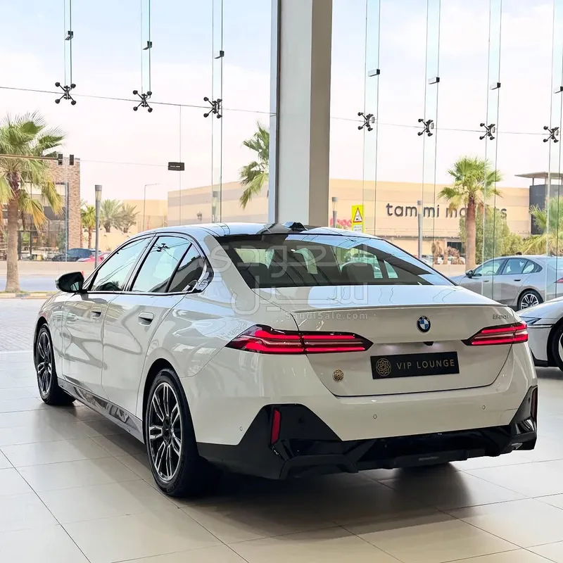 2024 BMW 5 Series 520i