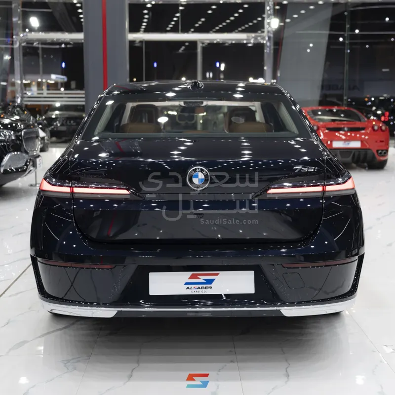 2026 بي ام دبليو الفئة السابعة 735أي