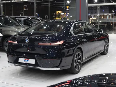 2026 بي ام دبليو الفئة السابعة 735أي