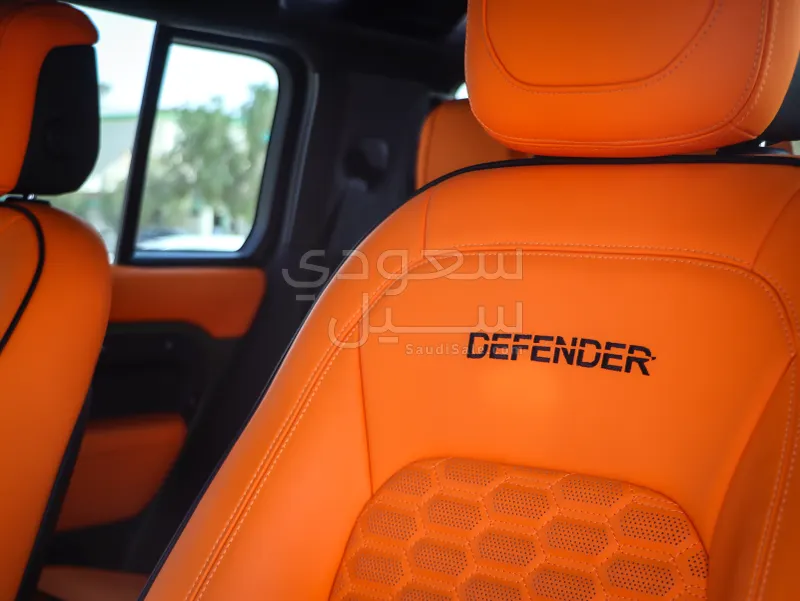 2021 لاند روفر ديفيندر 110