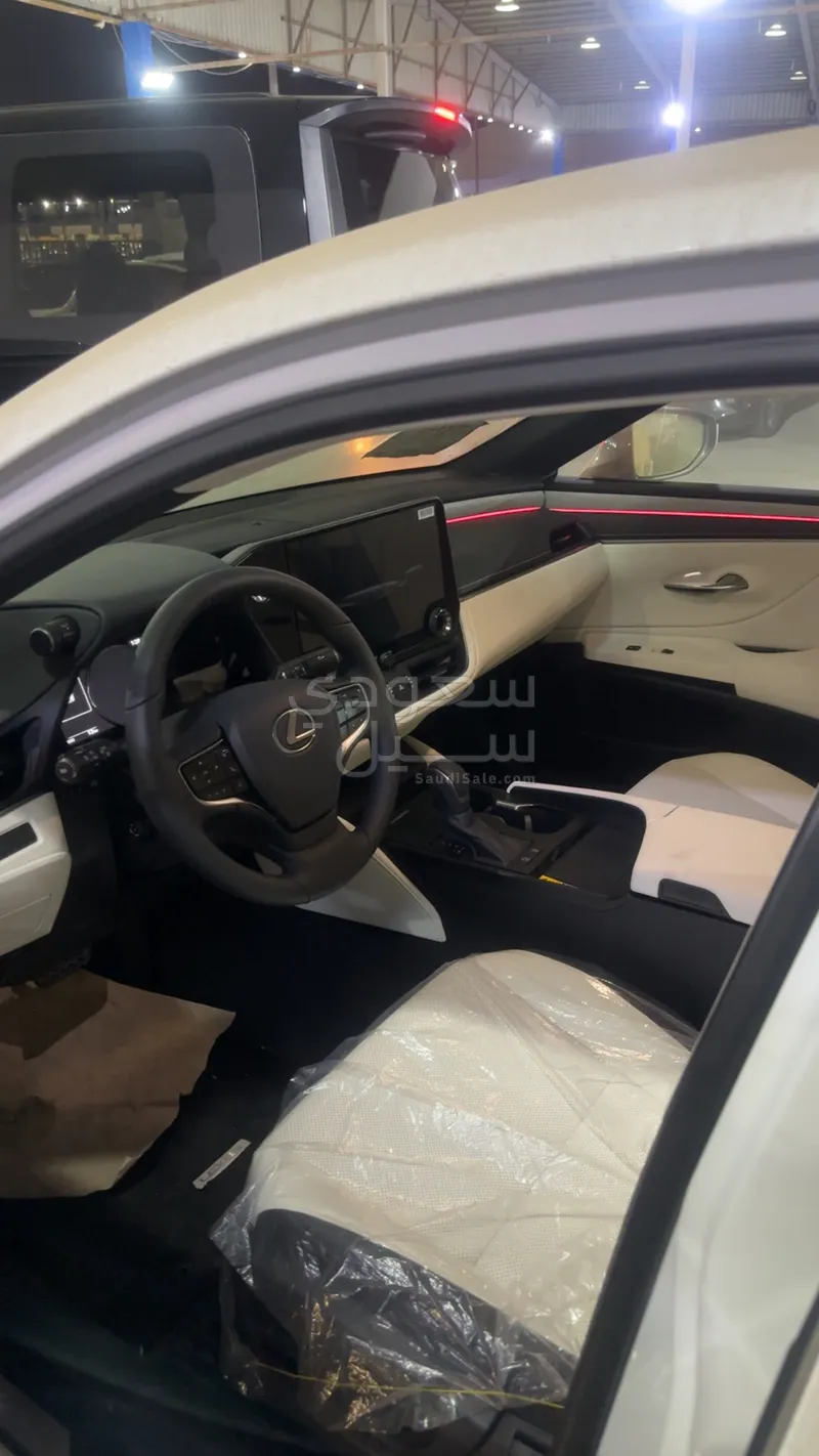 2025 Lexus ES 250