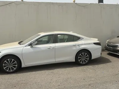 2025 Lexus ES 250