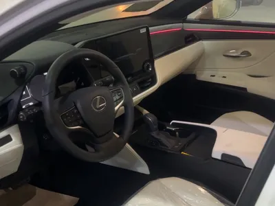 2025 Lexus ES 250