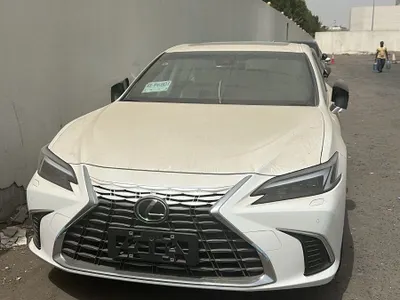 2025 Lexus ES 250