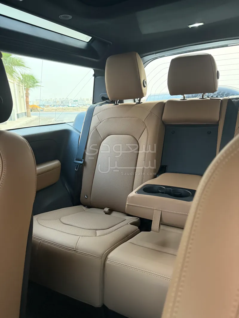 2025 Land Rover Defender 90