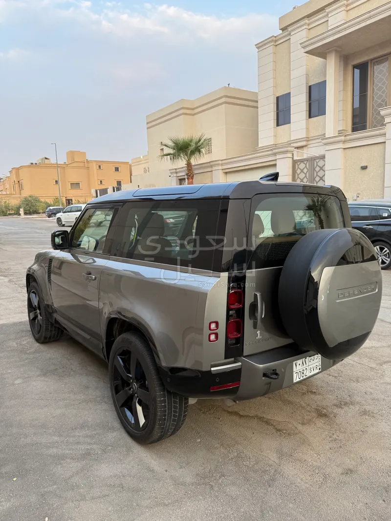 2025 Land Rover Defender 90