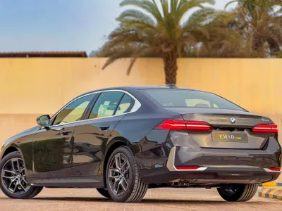2025 بي ام دبليو الفئة الخامسة 520 أي