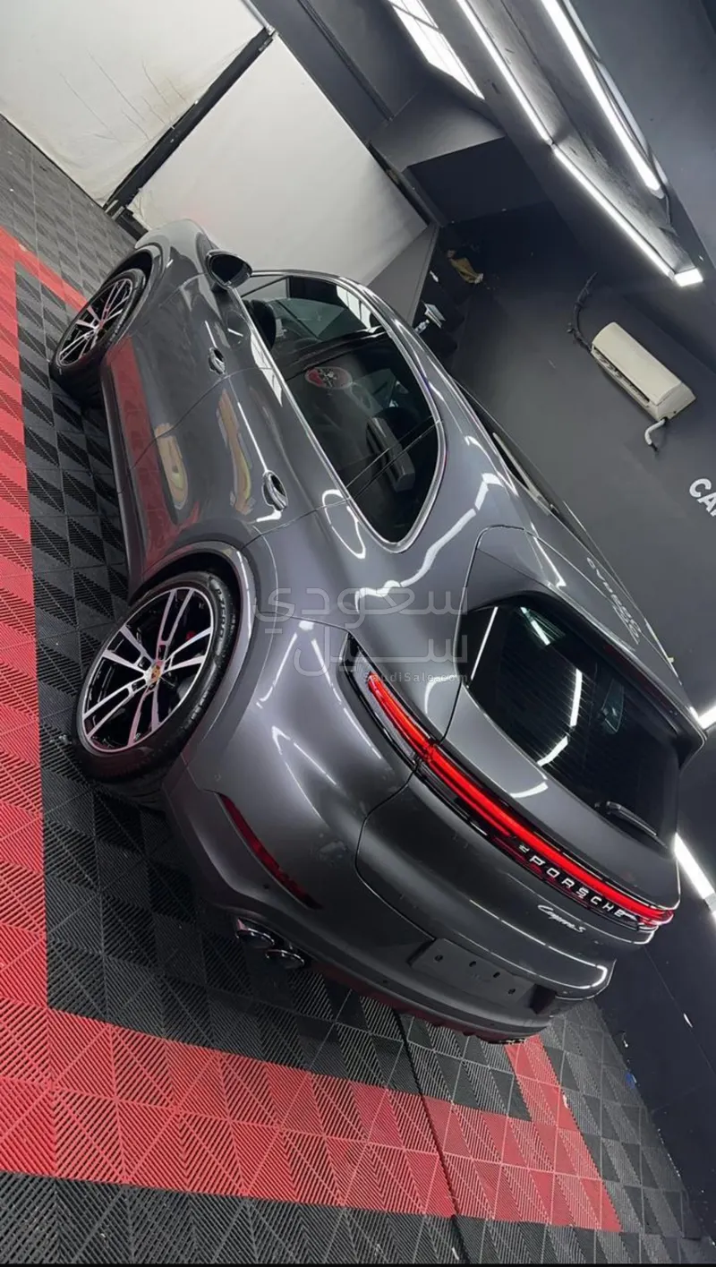 2024 Porsche Cayenne S