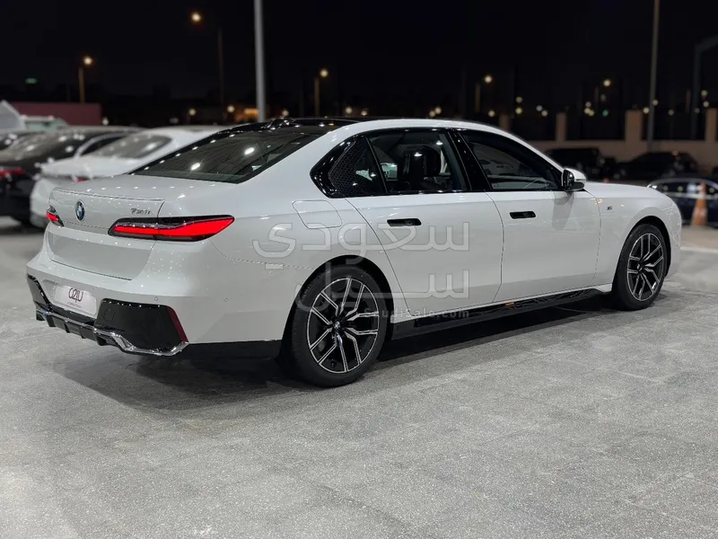 2025 BMW 7 Series 735i