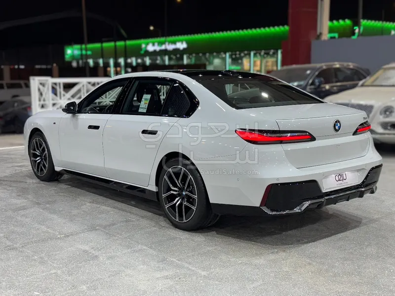 2025 BMW 7 Series 735i