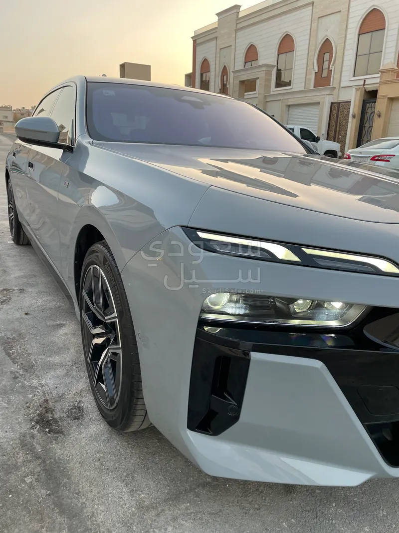 2024 BMW 7 Series 735Li