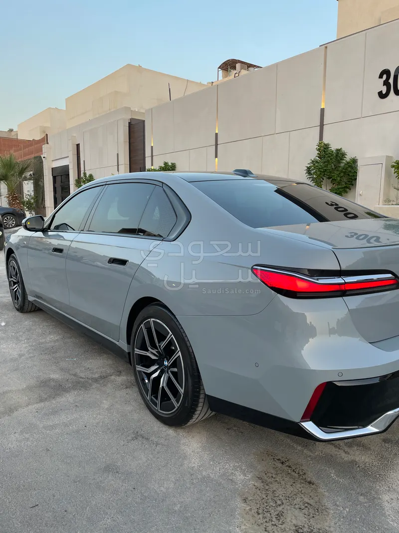 2024 BMW 7 Series 735Li