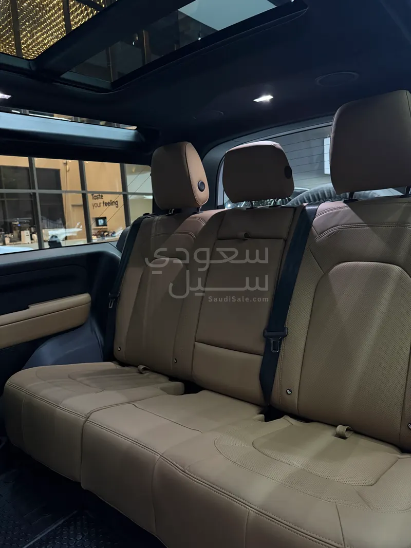 2025 Land Rover Defender 90