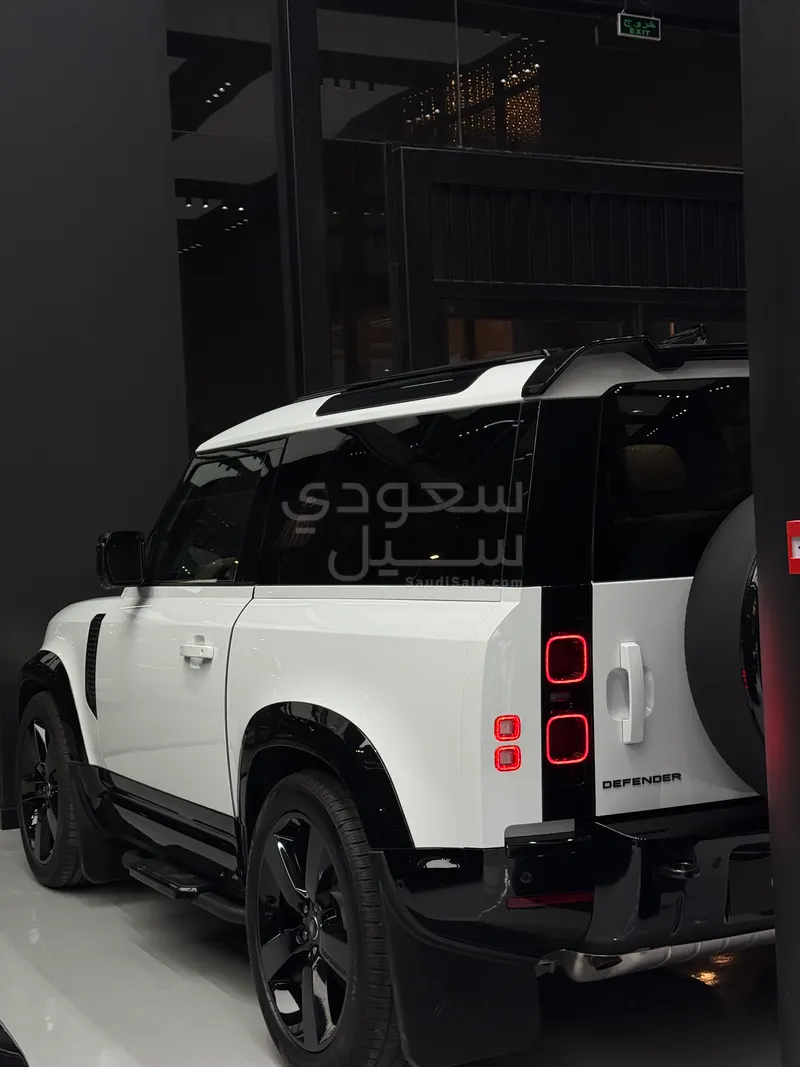 2025 Land Rover Defender 90
