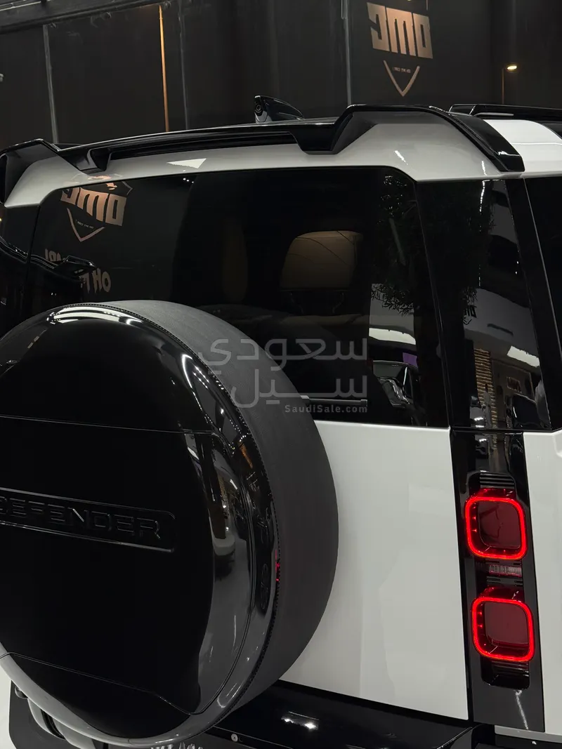 2025 Land Rover Defender 90