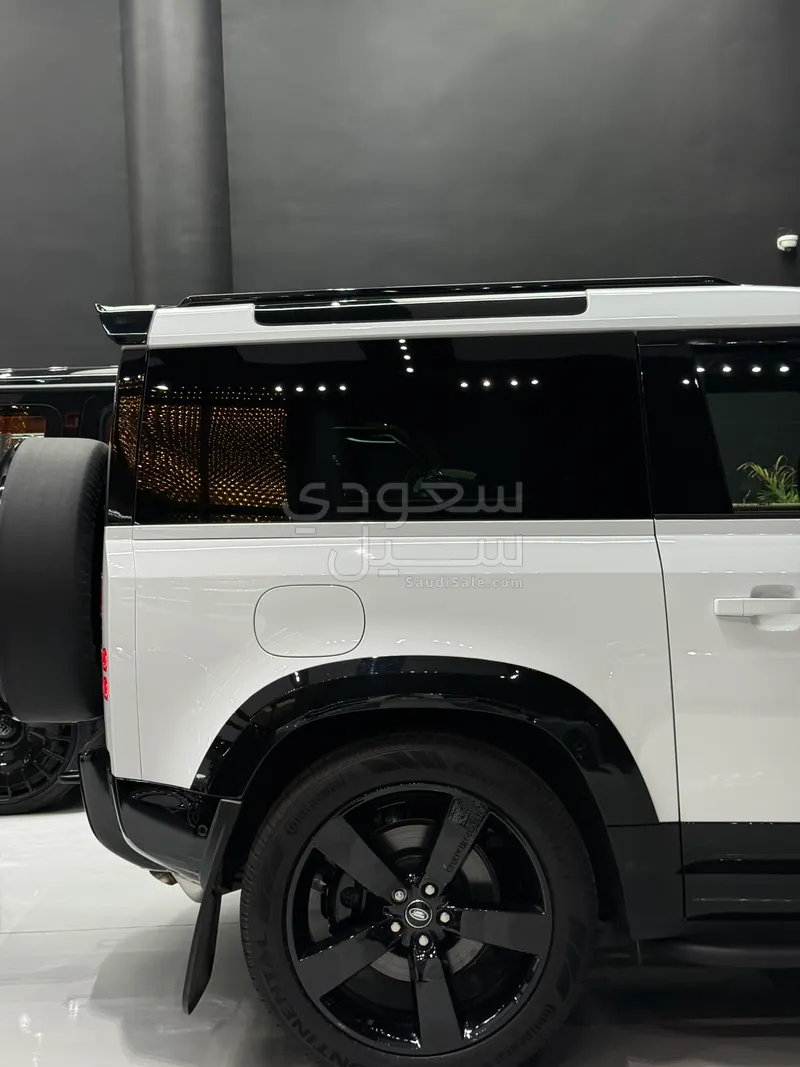2025 Land Rover Defender 90
