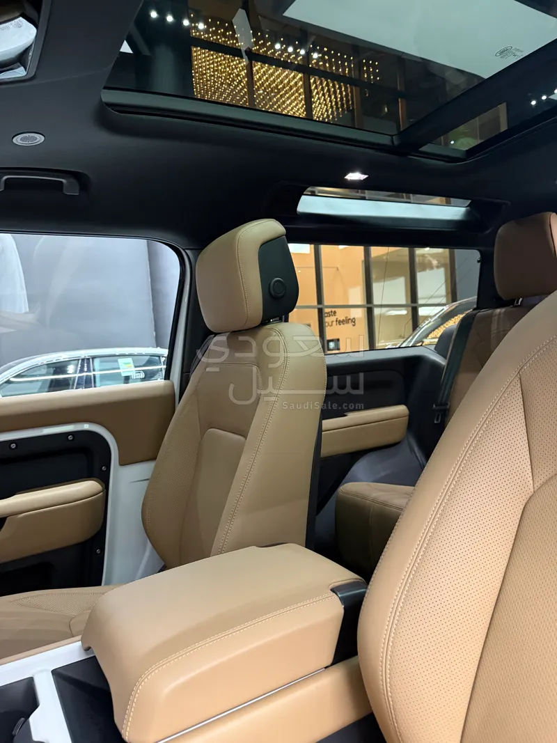 2025 Land Rover Defender 90