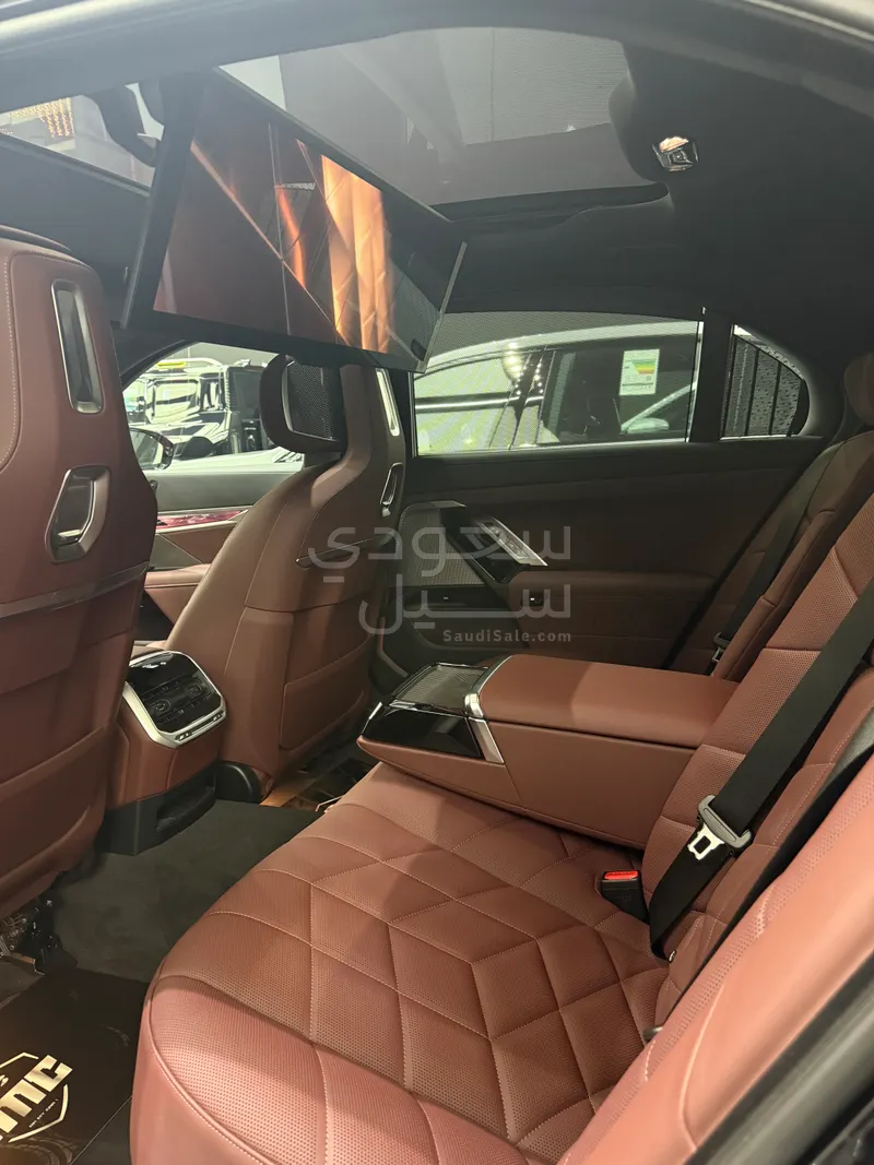 2025 BMW 7 Series 735i