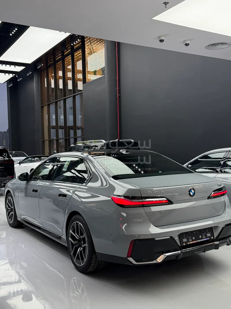 2025 BMW 7 Series 735i