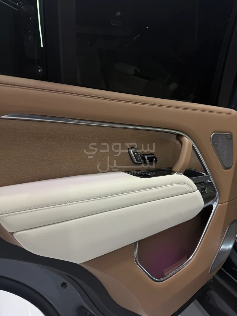 2025 Land Rover Range Rover SV Autobiography
