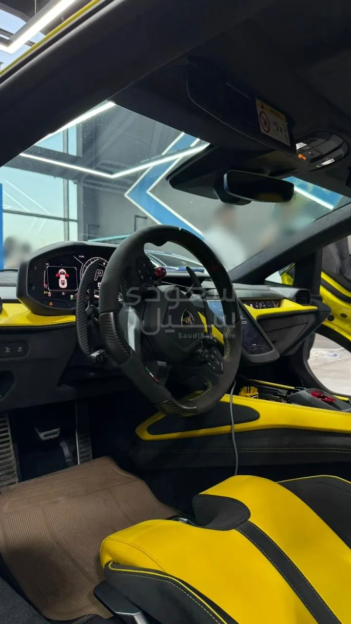 2024 لمبرجيني ريفويلتو