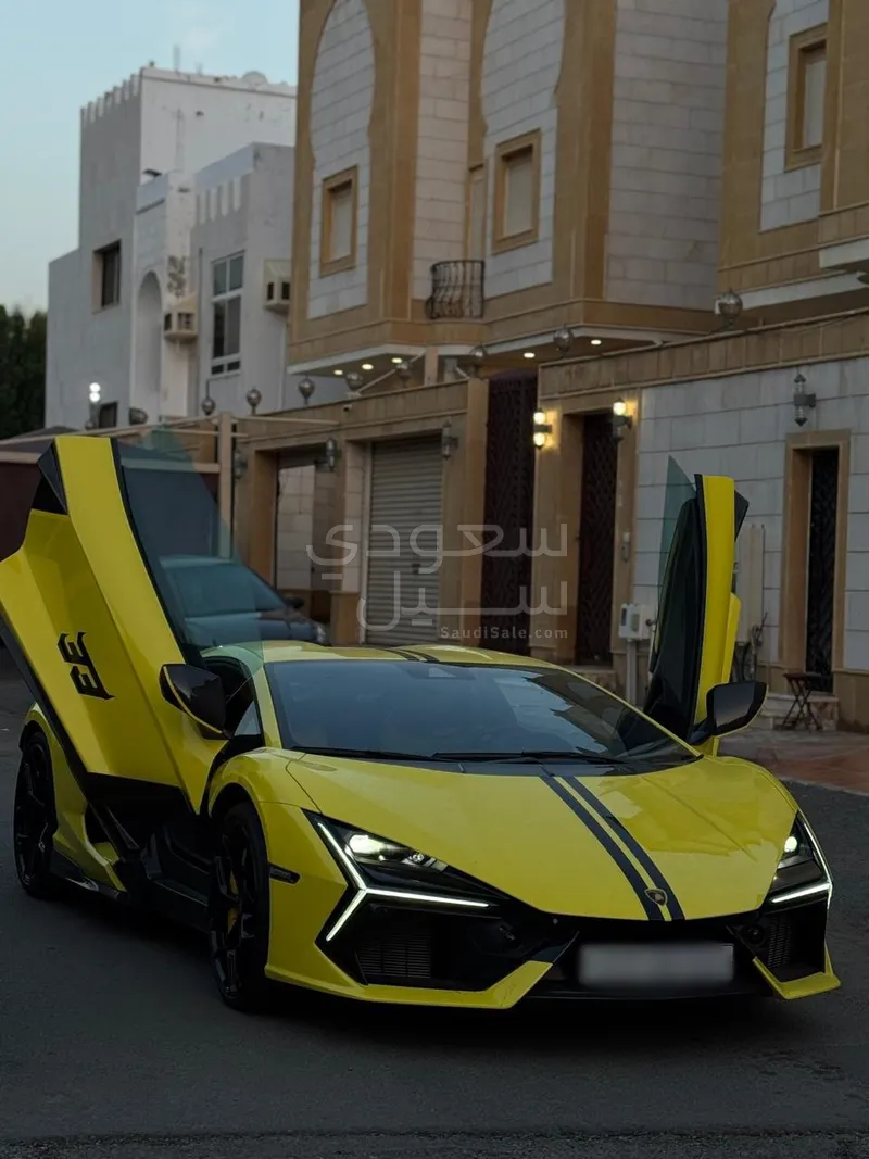 2024 لمبرجيني ريفويلتو