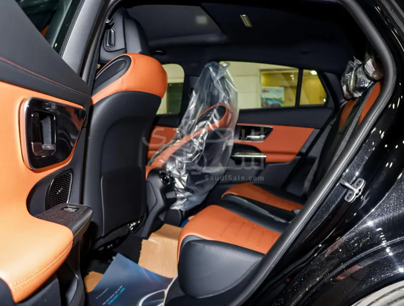 2025 Mercedes-Benz C 200